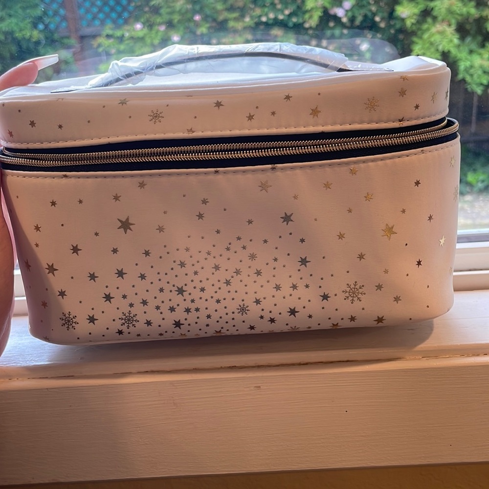 Estée Lauder makeup bag
